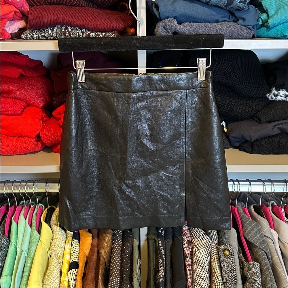 Wilfred black faux leather back zipper closure front slit miniskirt size 4